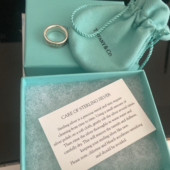 Tiffany & Co logo ring - Picture 3 of 3